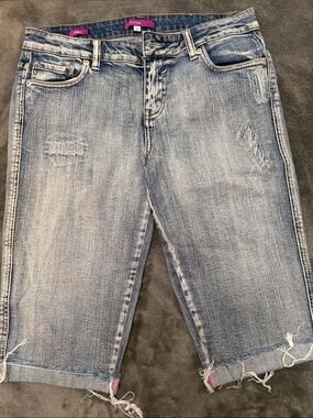 Vigoss Light Blue Distressed Women’s Denim Capris